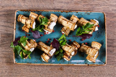 Patlıcan peynir maydanoz hizmet ile rulo