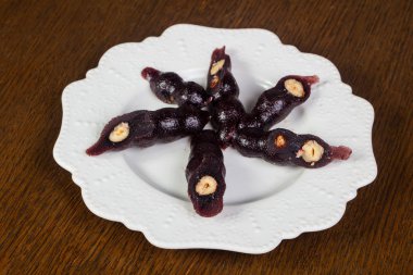 Beyaz traditionak cevizli fındıklı sucuk