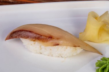 Japon soğuk suşi sarıkuyruk ile