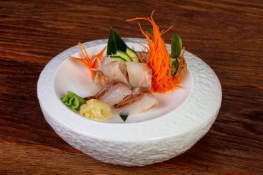 Zencefil sashimi dorado ile hizmet