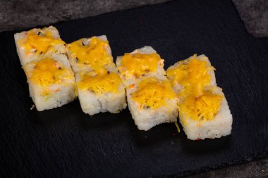 Japonca rulo ile pirinç pişmiş