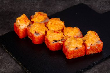 Japonca rulo ile pirinç pişmiş