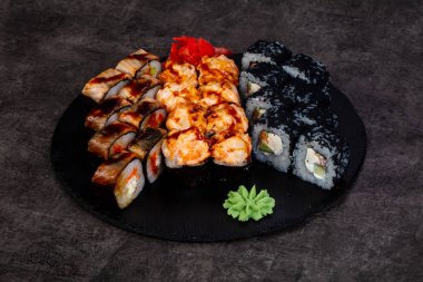 Japon Suşi ile çeşitli madde ayarla