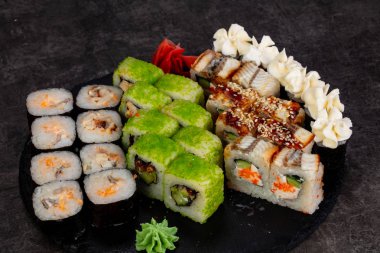 Japon Suşi ile çeşitli madde ayarla