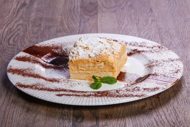 Nane yaprakları hizmet lezzetli Napoleon kek