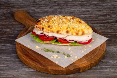 Tavuk göğsü ve sebze ile gözleme