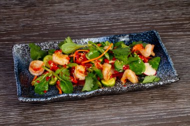 Karides lezzetli Tay salatası