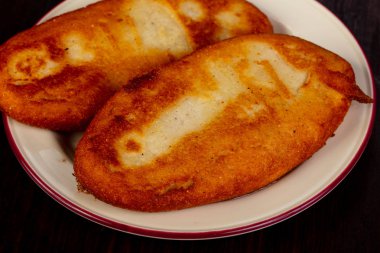 İki patates gözlemesi plaka