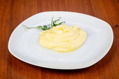 Lezzetli patates püresi otlar ile