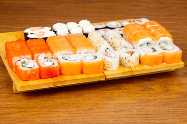 Lezzetli çeşitli Philadelphia sushi seti rulo