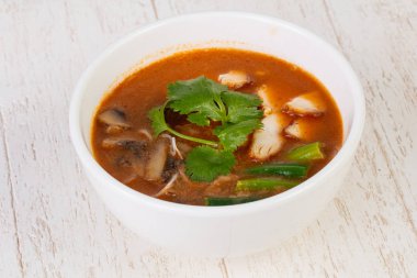 Tom yam tavuk çorbası