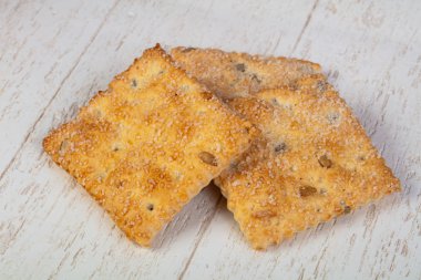 Şekerle kaplı lezzetli kraker kurabiye