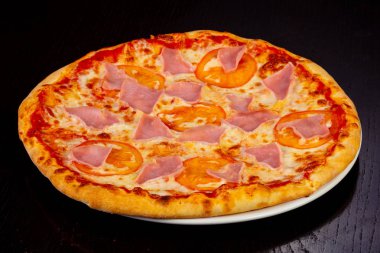 Lezzetli Prosciutto pizza jambon ve domates ile