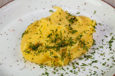 Plaka dereotu ile patates ezdim