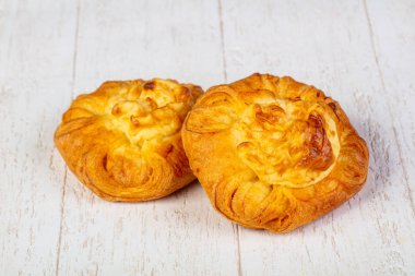 Tatlı tastu topuz reçel ile