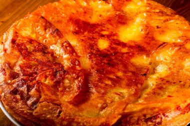 Beyaz yoka pasta peynir ve yumurta ile