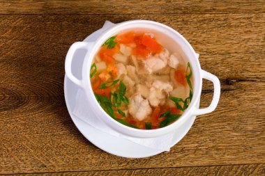 Havuçlu ve otlu tavuk çorbası