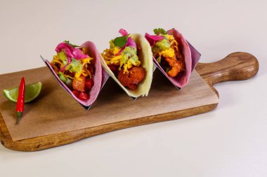 Etli Meksika geleneksel börek