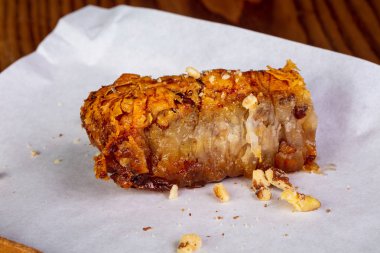 Bal ve fındık ile baklava pasta