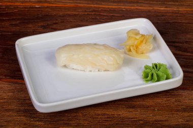 Kalamar ile Japon soğuk suşi