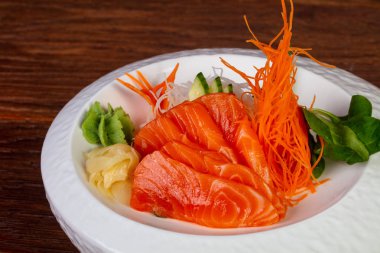 Japon soğuk sashimi somon ile