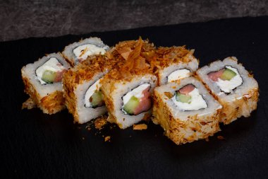 Ton balığı ile Japon geleneksel rulo 