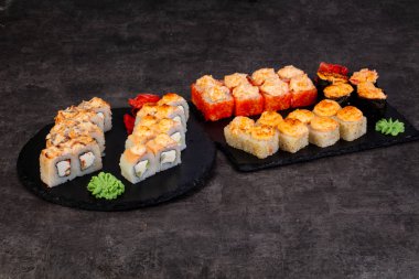 Japon Suşi ile çeşitli madde ayarla