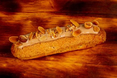 Tatlı lezzetli pasta krema ile 