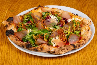 Hamon ve buratta pizza