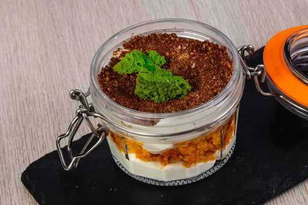 Сливочный Десерт Морковью Стакане — стоковое фото