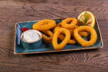 Hizmet limon sos ile kalamar halkaları