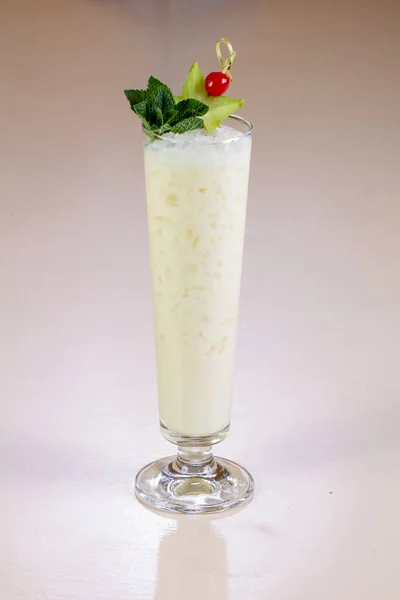 Coctel Coco Pina Colada Con Menta — Foto de Stock