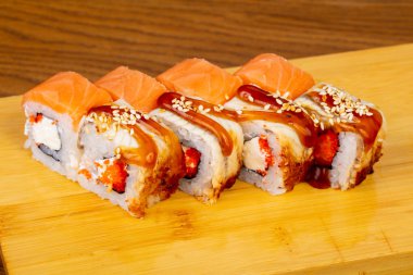 Philadelphia ve yılan balığı rulo lezzetli düet