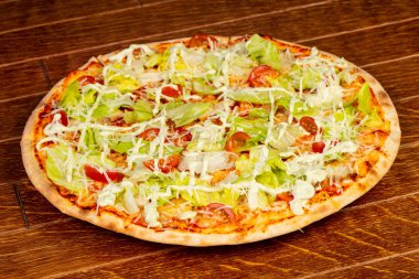 Pizza Sezar salata buzdağı ile