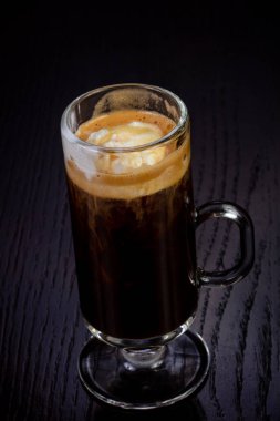 Lezzetli bardak buzlu kahve