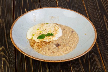 Risotto beyaz mantar ve krema ile