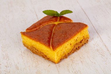 Lezzetli pandispanya ower ahşap arka plan