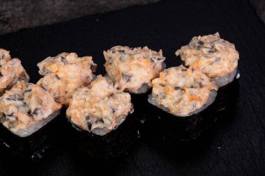 Yengeç eti ile Japon rulo