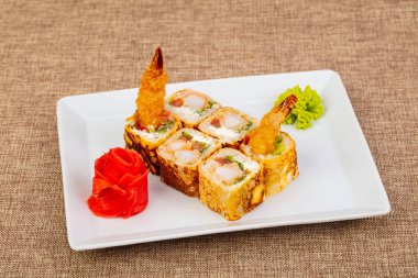 Karides ile Japon geleneksel rulo