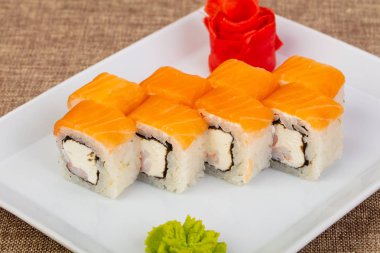 Japon soğuk geleneksel somon roll