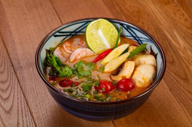 Tay Tom Yam karides çorbası