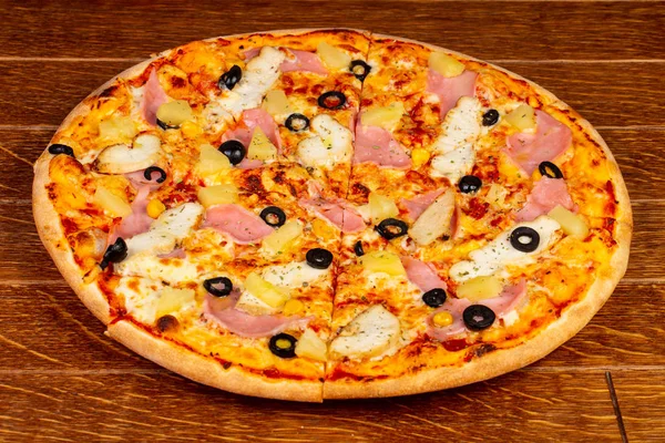 Pizza Med Skinka Ananas Och Ost — Stockfoto
