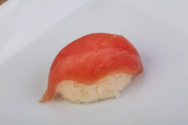 Sushi Frio Japonês Com Atum — Fotografia de Stock