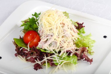 Jambon ve parmesan peyniri salatası