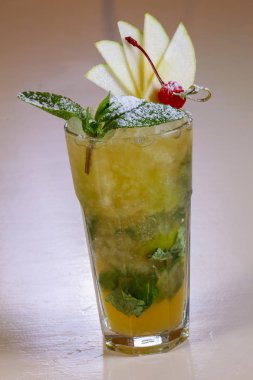 Kiraz Mojito apple ile hizmet