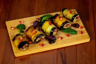 Fındık ve peynirli patlıcan rulo