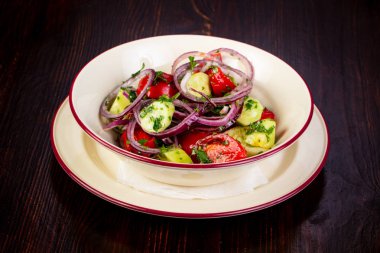 Gürcü salata sebze ve soğan ile