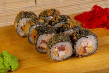 Lezzetli kızarmış tuna kümesi alır