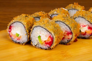 Lezzetli kızarmış tempura somon ile