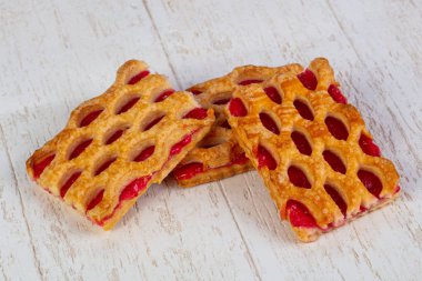 Reçelli enfes poğaçalı börek.